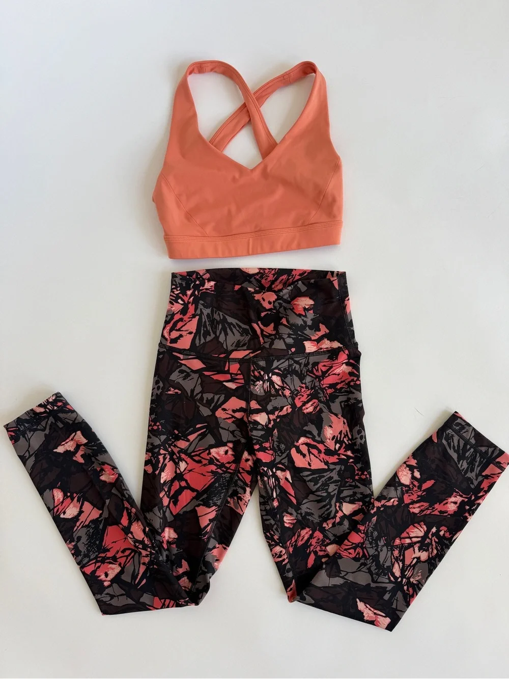 Lululemon Matching Set Cross-Back Sports Bra Sz 2 Wunder Under Pant Sz 4 - Picture 2 of 3